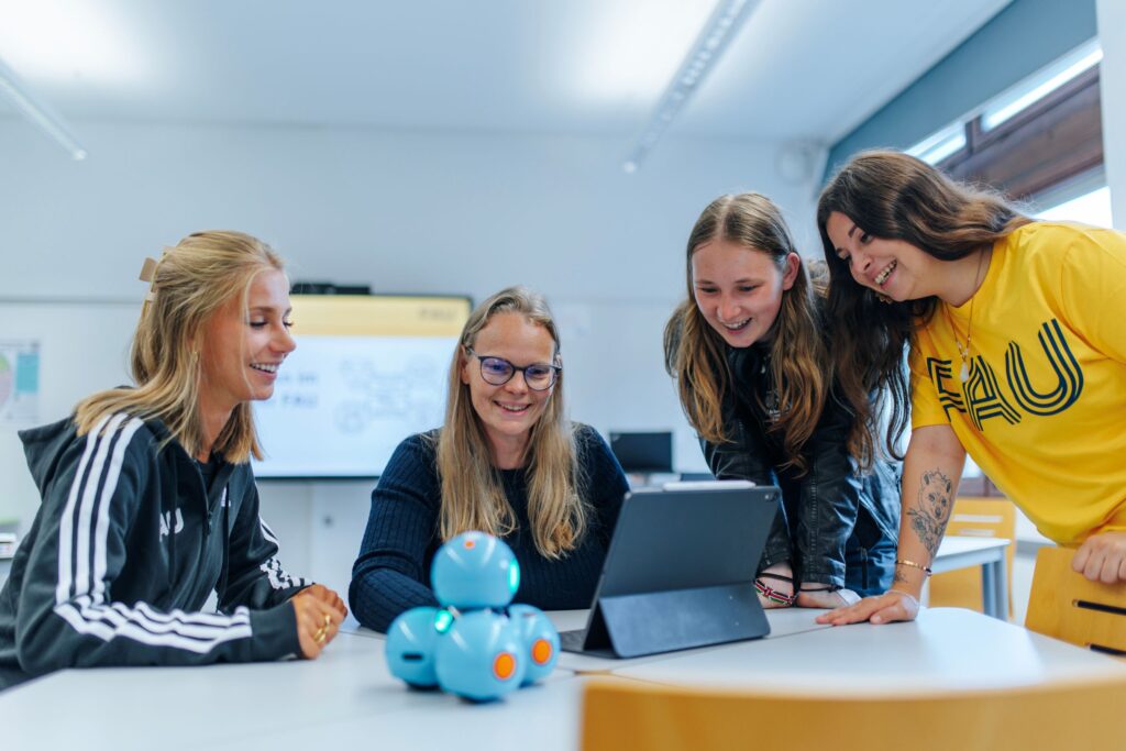 Mensch, Führung & Struktur: Wer macht was wie?